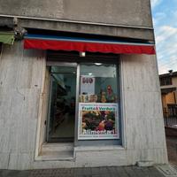 Negozio frutta e verdura alimentare e non alimenta