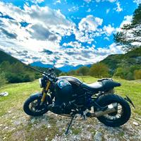 Moto BMW RnineT café racer