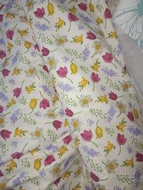 Tessuto cotone fantasia di fiori misti colorati