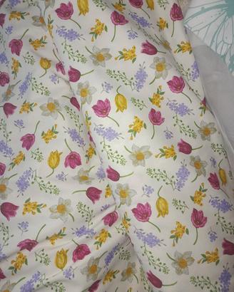 Tessuto cotone fantasia di fiori misti colorati