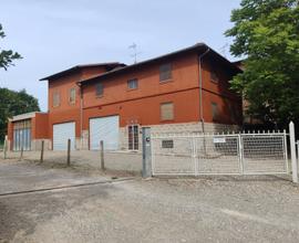 Capannone / garage con abitazione grande