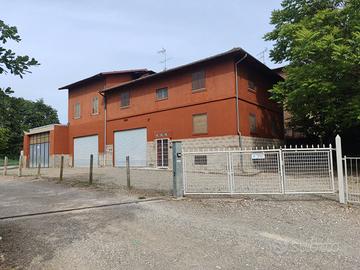 Capannone / garage con abitazione grande