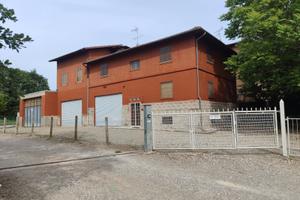 Capannone / garage con abitazione grande