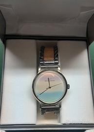 orologio con cinturino in argento e pelle