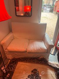 Divano 2 Posti - compatto, elegante ed accogliente