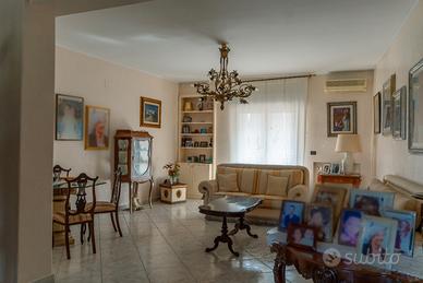 Ampio appartamento con verande