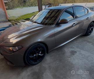 Disponibili pezzi alfa romeo Giulia 2.2