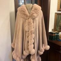 mantella rosa cipria  con pelliccia sintetica 