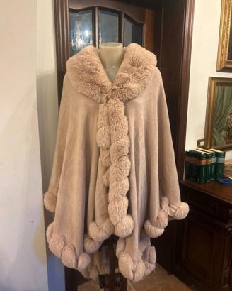 mantella rosa cipria  con pelliccia sintetica 