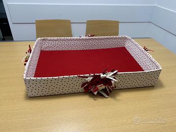 Scatola rivestita in tessuto con fiori