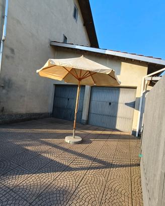 ombrellone in tela e legno 