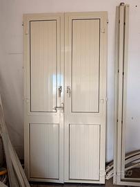 Porte in alluminio con battenti