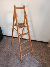 Scala in legno antica