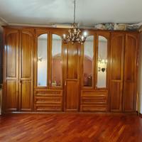 Maestoso Armadio in Noce Nazionale Massello