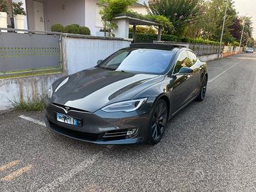 Tesla model S 90D supercharger gratuiti