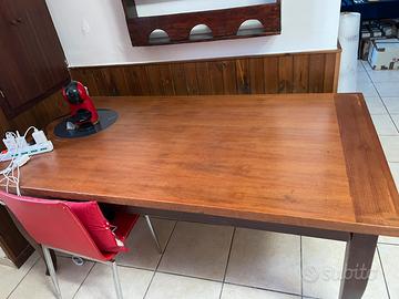 Tavolo in legno massello
