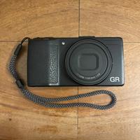 Ricoh GR + flash + batterie supplementari