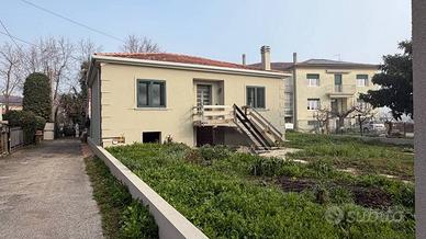 Villa di 200 m² con più di 5 locali a Legnago