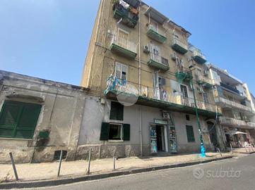 3 LOCALI A NAPOLI