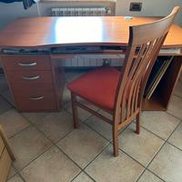 Scrivania anche per computer, trattabile