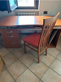 Scrivania anche per computer, trattabile