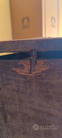 Cassapanca antica in legno marrone