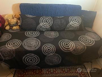 Letto singolo con doghe in legno e materasso