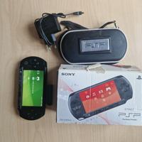 PSP con scatola, webcam e 12 giochi inclusi