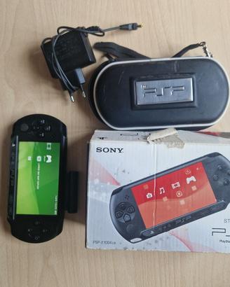 PSP con scatola, webcam e 12 giochi inclusi