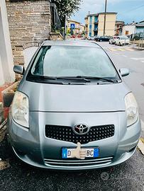 Toyota yaris 1,3 5p M-MT con il cambio automatico
