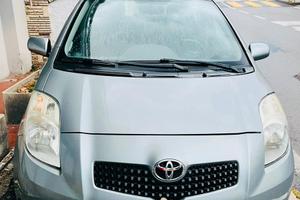 Toyota yaris 1,3 5p M-MT con il cambio automatico