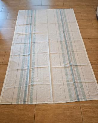 Tovaglia con orlo a giorno