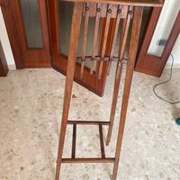 Tre piedi in legno