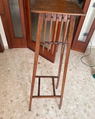 Tre piedi in legno ritiro in loco 