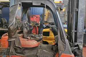 Carrello elevatore Toyota elettrico 2500kg triplex