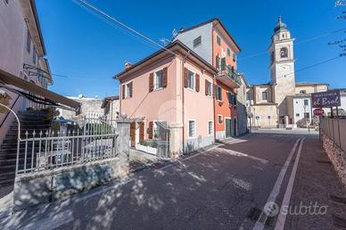 CASA DI CORTE A COSTERMANO