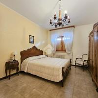 Camera da letto in massello di noce