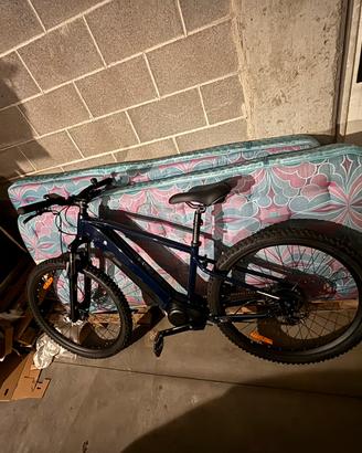 Bici mountainbike elettrica rockrider E-EXPL 140