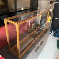 espositore in legno e vetro