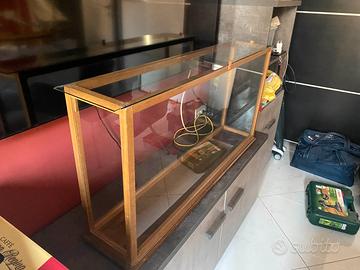 espositore in legno e vetro