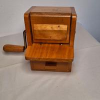 Cantoni . Grattuggia in legno . Vintage