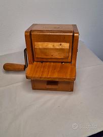 Cantoni . Grattuggia in legno . Vintage