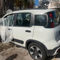 Fiat panda cross incidentata hybrid