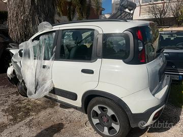 Fiat panda cross incidentata hybrid