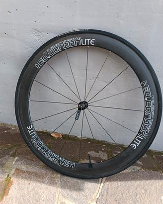 ruota bici da corsa in carbonio 
