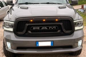 Dodge Ram 1500 hemi 5.7 v8 400 cavalli autocarro