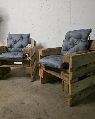 Coppia di poltrone in pallet EPAL con cuscini