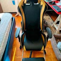 Sedia gaming reclinabile con poggia piedi