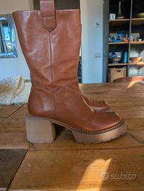 stivali Elvio Zanon con tacco ,pelle  nuovi 39