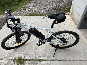 Bicicletta con pedalata assistita